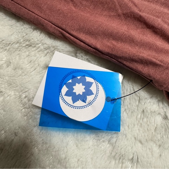 NWT- CLUB PILATES Moon Step Hem Graphic Tank Top in Mauve - Picture 3 of 10